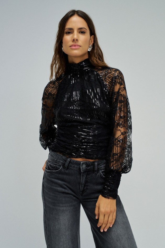 BLUSA COM LANTEJOULAS